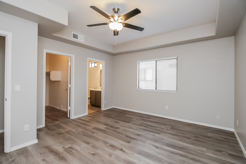 Building Photo - 815 W St Charles Ave