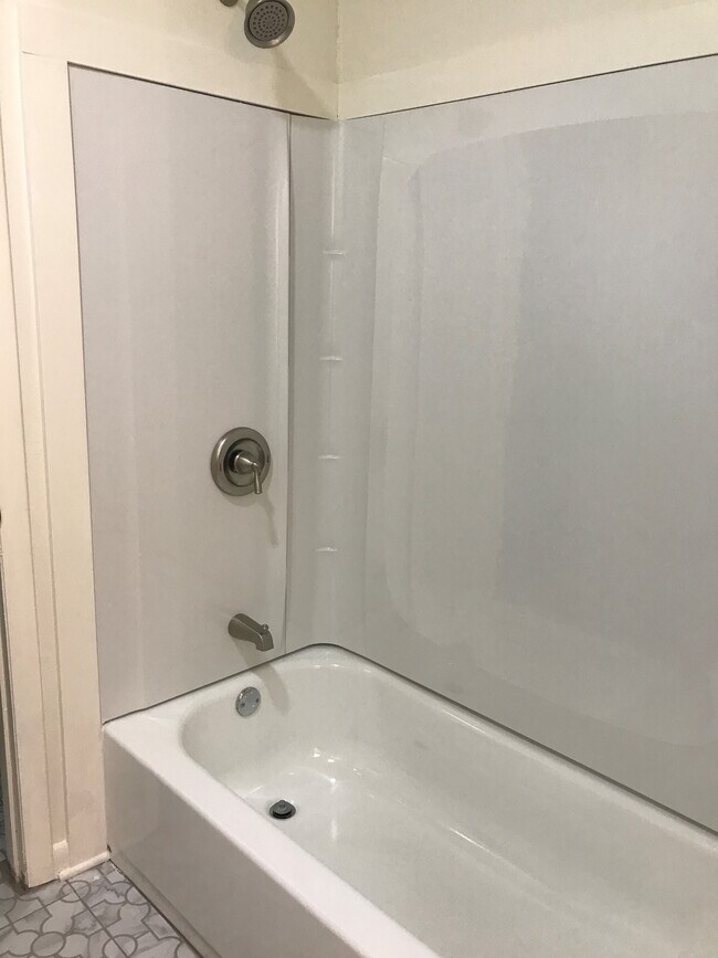 Building Photo - 5213 Everett Ln