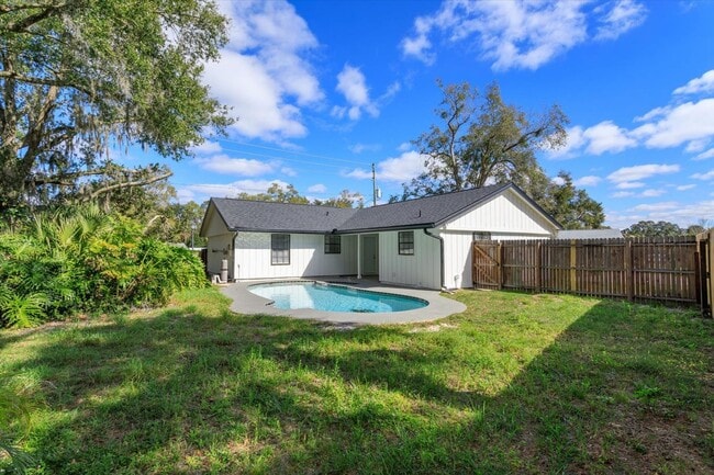 Building Photo - Chic 3-Bed Remodel with Pool in Elite School Zone