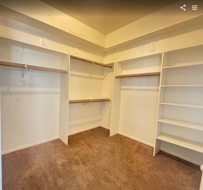 Building Photo - 4906 E Hamblin Dr