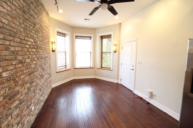 Building Photo - 1744 W Augusta Blvd