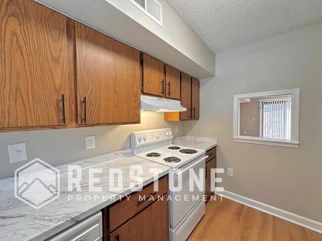 Building Photo - 727 S Broad St