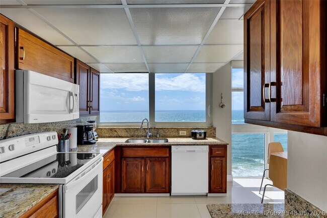 Building Photo - 1370 S Ocean Blvd