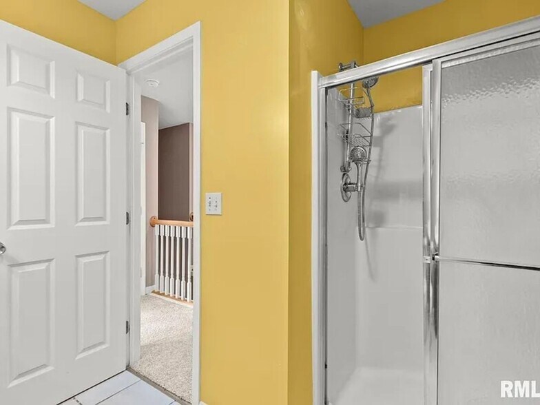 Building Photo - 11217 North Oakwood Drive