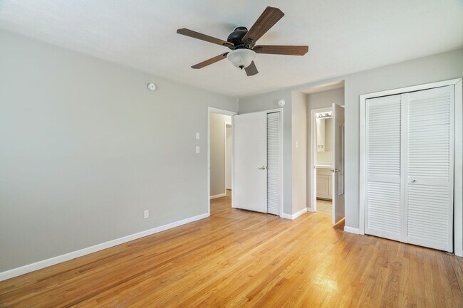 Building Photo - 5201 Aubrey Ln