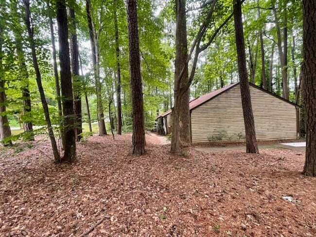 Building Photo - 907 W Chatham St