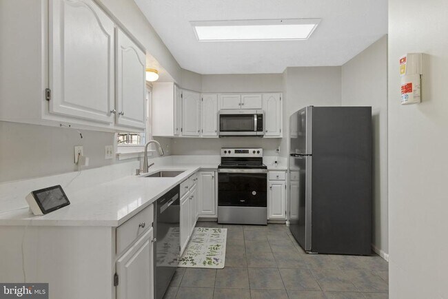 Building Photo - 3184 Ebbtide Dr