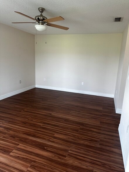 Primary bedroom 2 walk in closets, 2 vanity sinks, private bath and shower - 190 Boundary Blvd