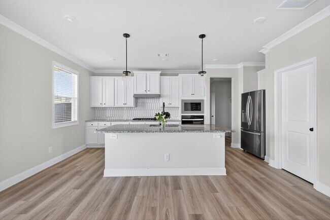 Building Photo - 4407 Silver Oak Dr SW