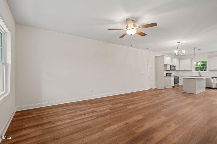 Building Photo - 156 Harmony Trl