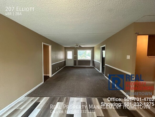 Building Photo - 207 Elliott-