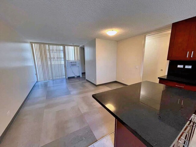 Building Photo - 1 Bedroom 1 Bathroom 1 Parking in Makiki