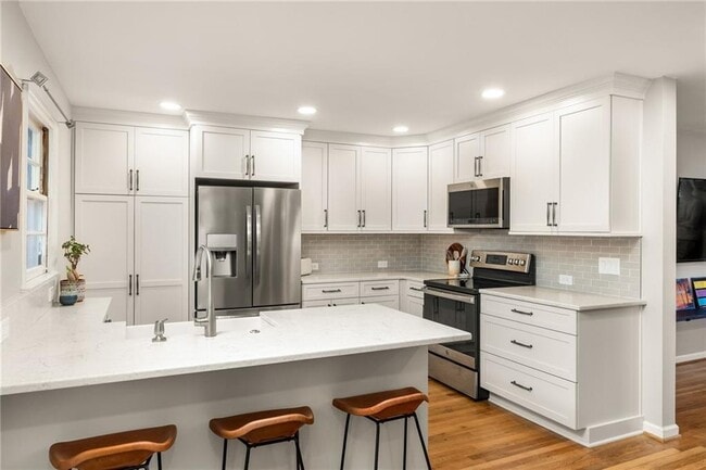 Building Photo - 811 Whelchel Dr