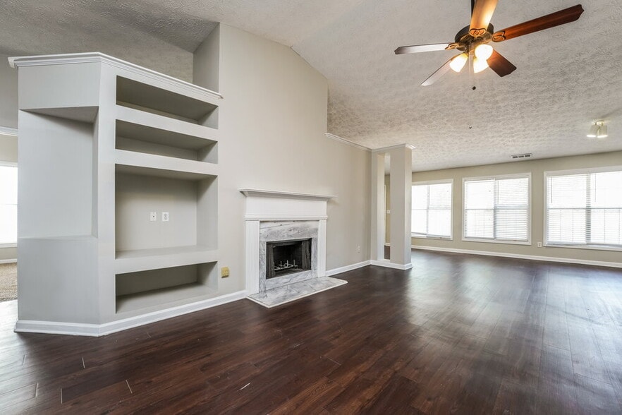 Building Photo - 920 Glen Oaks Ln