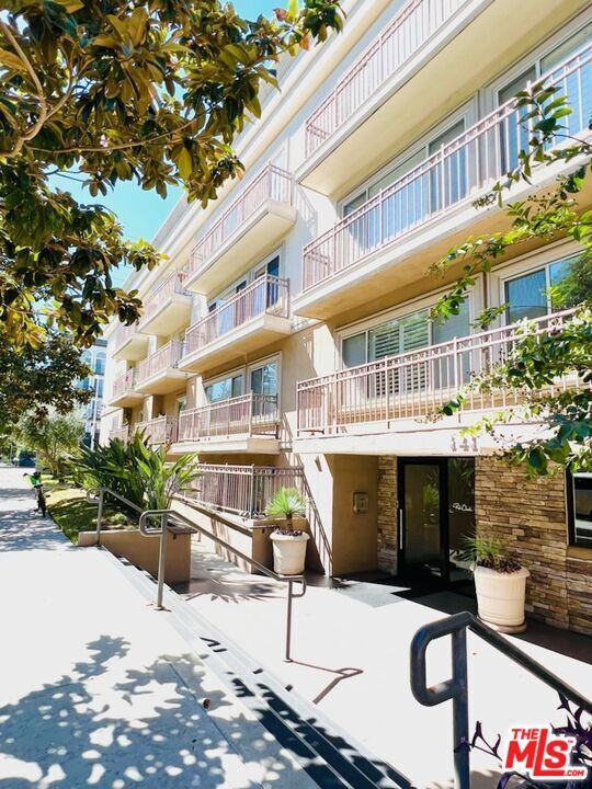 Building Photo - 141 S Clark Dr