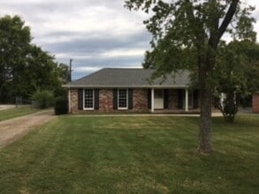 Building Photo - FANTASTIC 3 bed/1.5 bath House in West Meade
