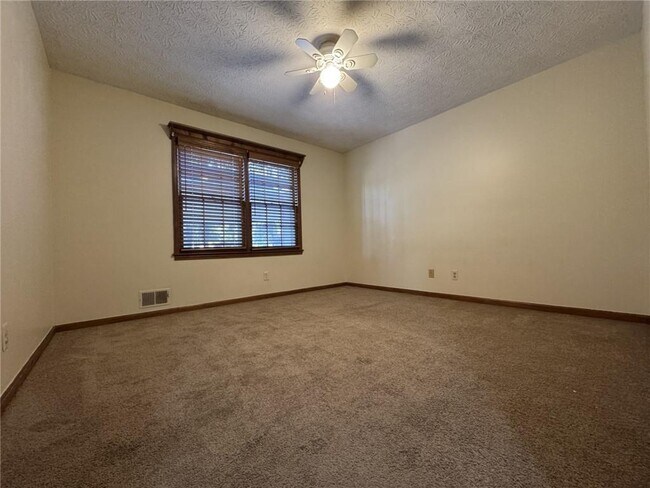 Building Photo - 361 Buck Ct