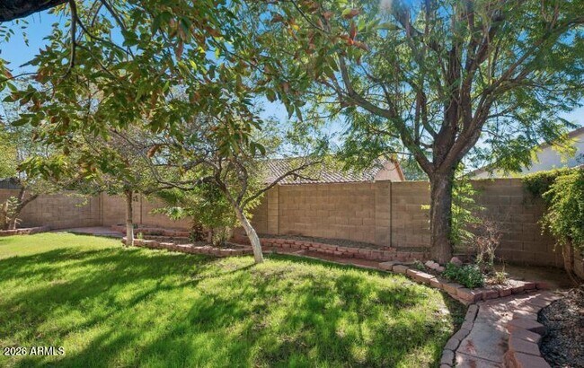 Building Photo - 309 E Mesquite St