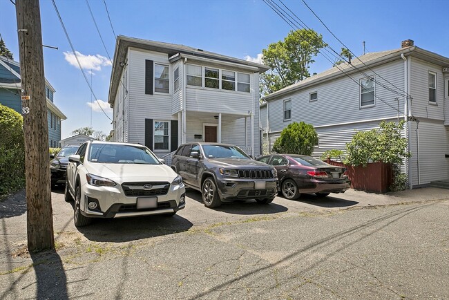 Building Photo - 723-725 Fellsway