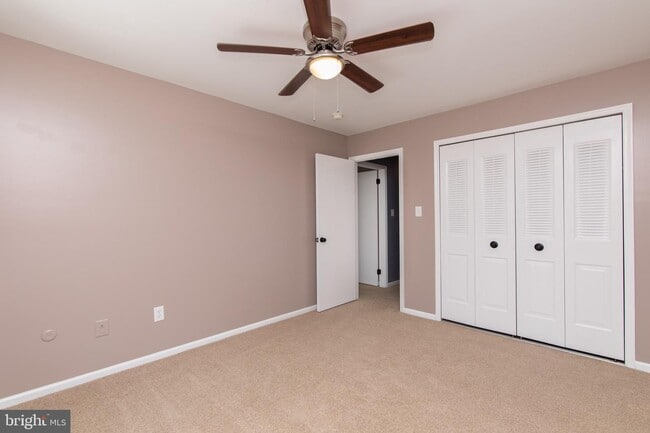 Building Photo - 322 Kings Croft Dr