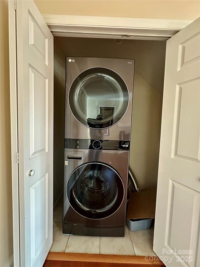 Building Photo - 2063 Eaton Rd