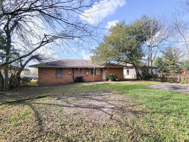 Building Photo - 10117 Dulcimer St