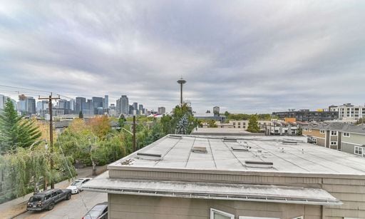 Building Photo - Beautiful top floor 1 bedroom 1 bathroom apartment on Lower Queen Anne