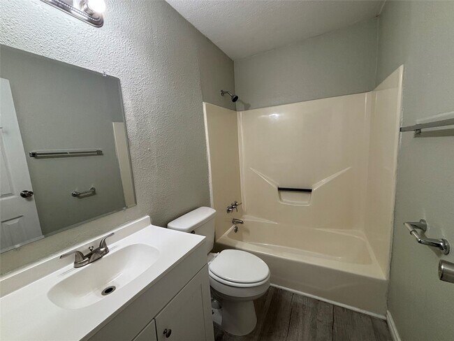 Building Photo - 318 14th St N