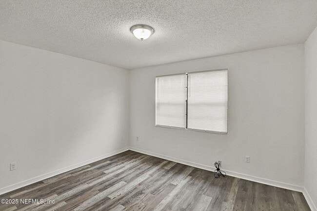 Building Photo - 475 Crabapple Ct