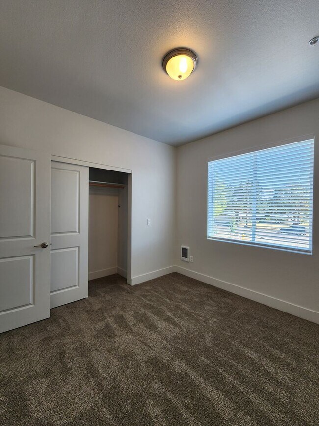 Building Photo - Beautiful Brand New Modern Apartment Homes...
