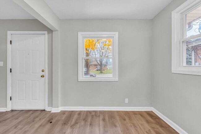 Building Photo - Charming 3-Bedroom Property in Prime Location