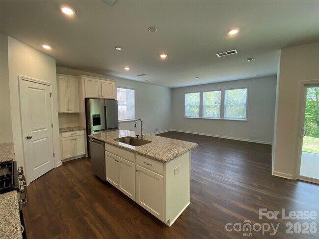 Building Photo - 14057 Lake Home Ln