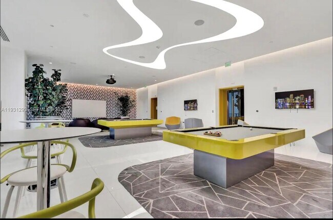 Building Photo - 501 NE 31st St