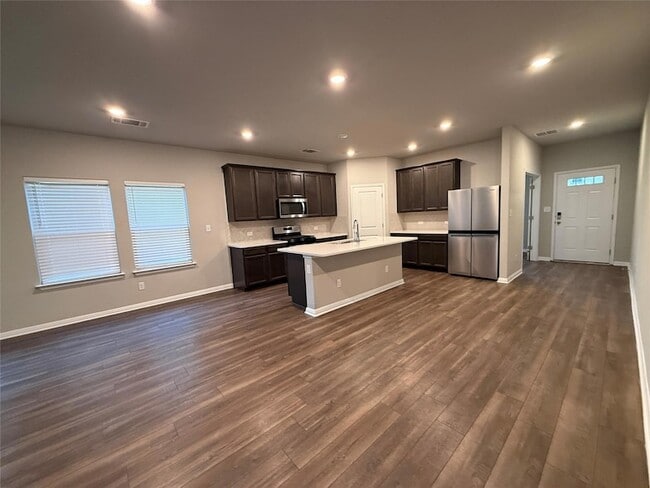 Building Photo - 104 Osier Pass