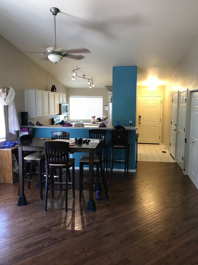 Building Photo - Available October 2025! 3 Bedroom 2 Bath SFH