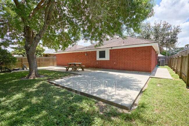 Building Photo - 2609 Thomas Ln