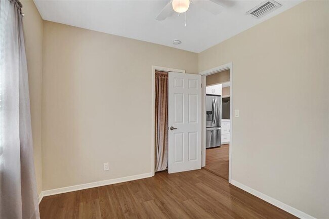 Building Photo - 1222 14th Ct S