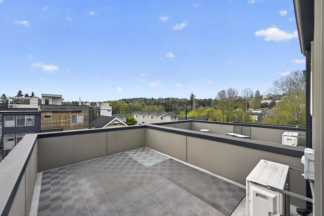 Building Photo - 2622 SW Nevada St