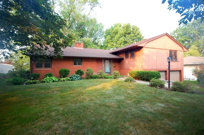 Building Photo - 3 Bedroom 2 Bathroom 2 Stall Attached Garage - Boone Iowa
