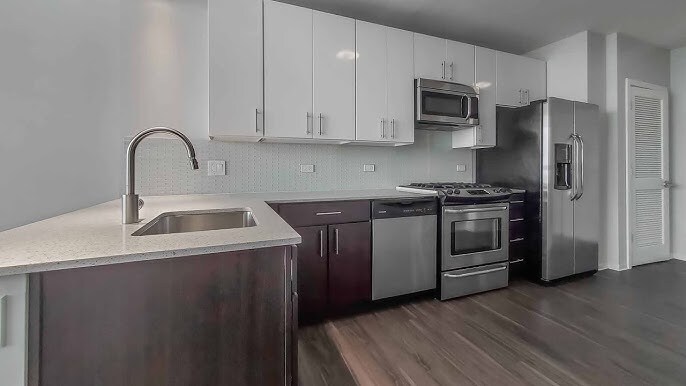 Building Photo - 209 S Halsted St