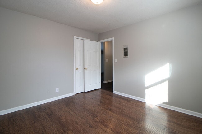 Building Photo - 1436 McCan Dr