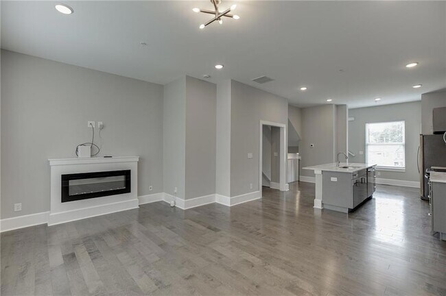 Building Photo - 456 Parkway Dr NE