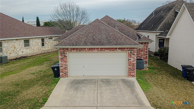 Building Photo - 1651 Hanz Dr
