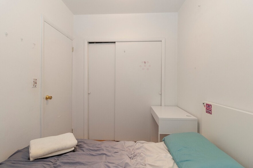 Building Photo - 320 E 93rd St