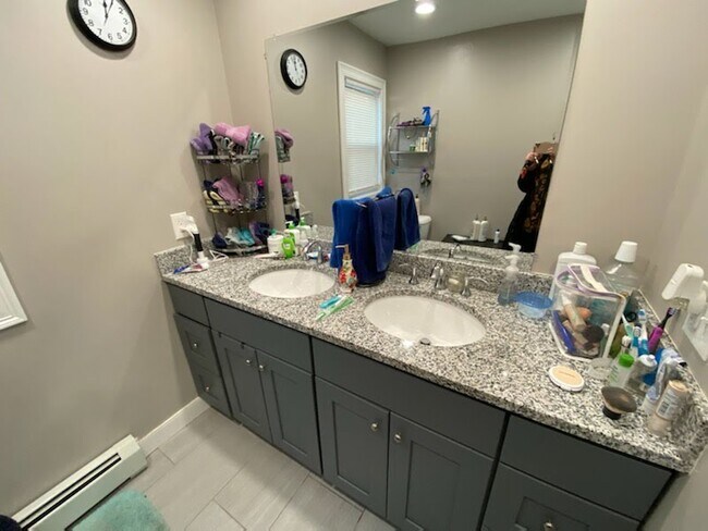 Building Photo - 63 Jastram St