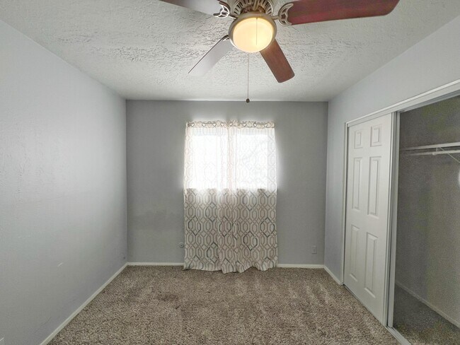 Building Photo - 12509 Nambe Ave NE