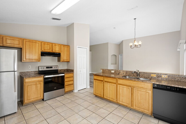 Building Photo - 1911 Colonial Woods Blvd