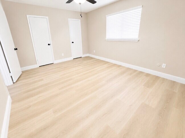 Building Photo - 2806 Spa Dr