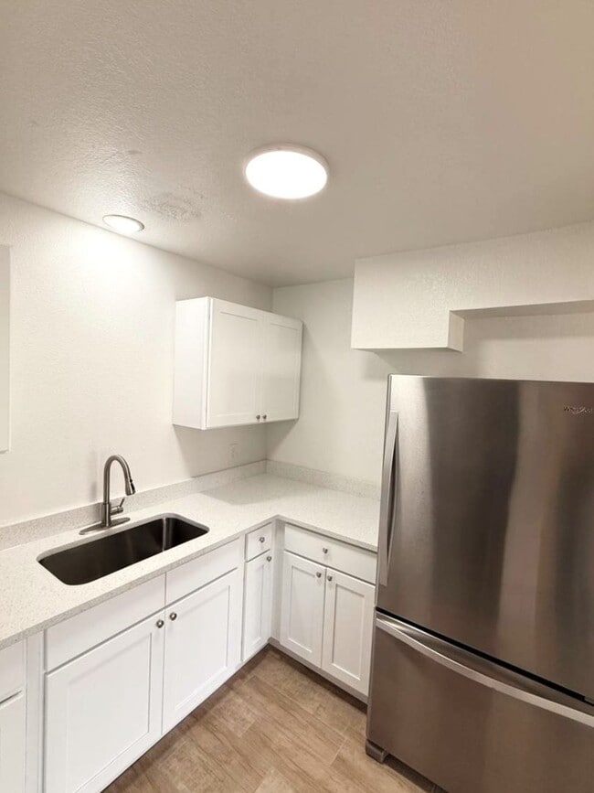 Building Photo - Easy Living Starts Here: 3BR Lakeland Rental