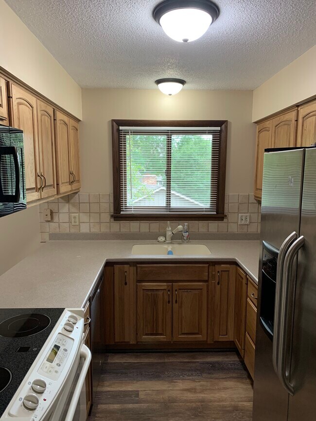 Building Photo - 13694 Fordham Ave